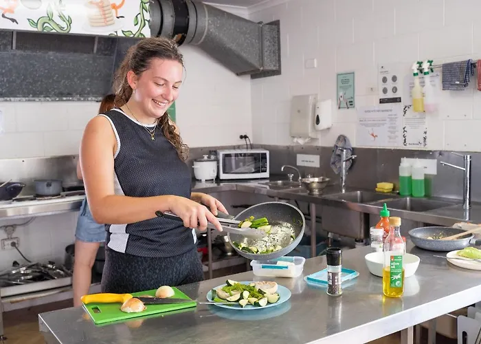 Mad Monkey Waterfront Hostel Cairns